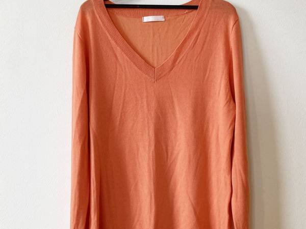 ハンガーに吊るして伸びたニットは元に戻る？　メーカーが教える対処法が「ためになる」