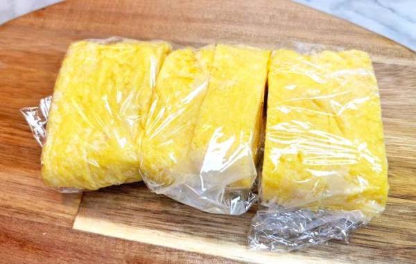 小さじ２杯入れて！　パサつかない卵焼きの作り方