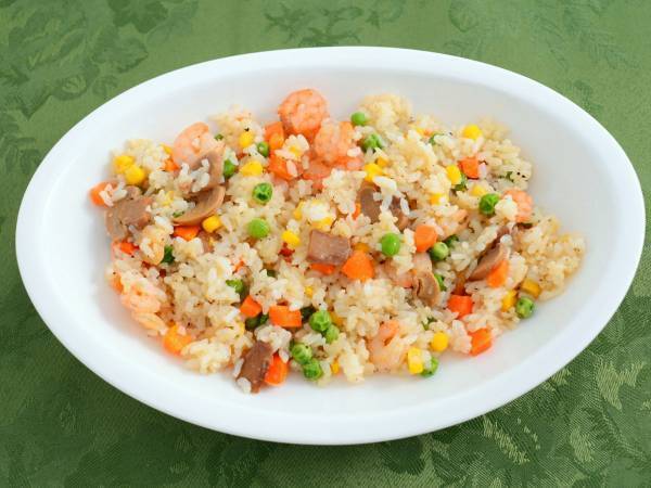 材料を入れてボタンを押すだけ　手抜きエビピラフに「こういうの求めてた！」