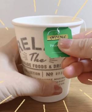 ティーバッグの持ち手が入らない！　発想に「今度試す」「思い付かなかった」