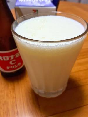 ラテ界に新星！　オロナミンCと牛乳を混ぜたらまるで…　大塚製薬の発想に「最高かよ」