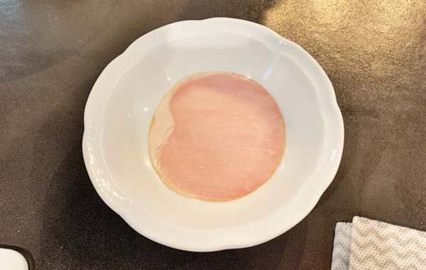 火を使わずにハムエッグ！　弁当にも使える裏技に「感動した」