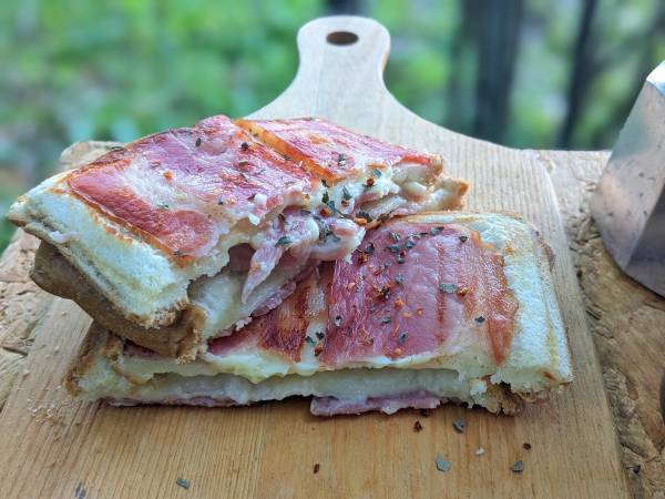 アレで『パンを』挟むと？　「天才！」「絶対においしいやつ」