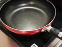 フライパンの取っ手がグラグラ…　理由に「だからか」「ようやく理解」