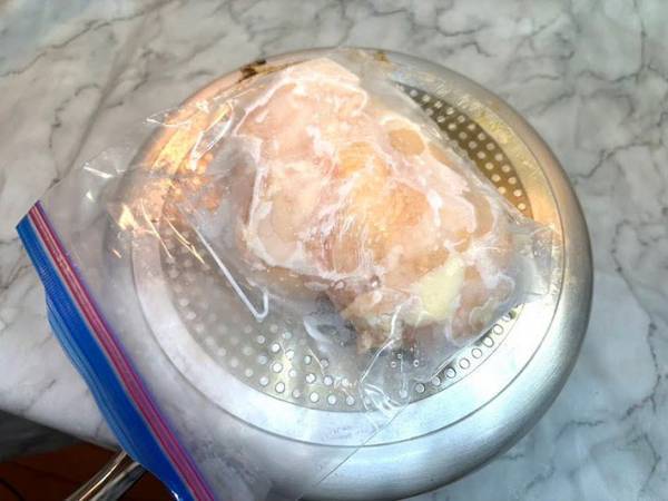 「レンチンしません！」　冷凍した肉を簡単に解凍する裏技