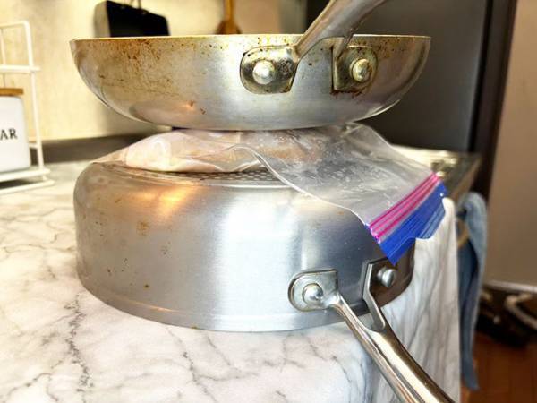 「レンチンしません！」　冷凍した肉を簡単に解凍する裏技