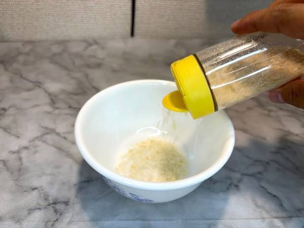 使い終わった粉チーズ容器　アレを入れると…「もう捨てない」