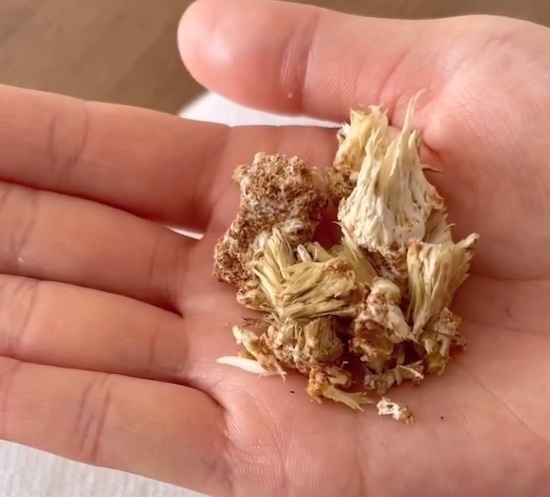 石づきを取る時に「包丁はいりません」　思わぬ方法に「絶対こっち」