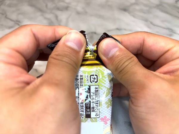 「手前に引っ張らないで」　日清シスコ直伝！サブレをうまく開けるコツ