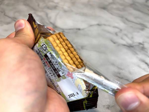 「手前に引っ張らないで」　日清シスコ直伝！サブレをうまく開けるコツ