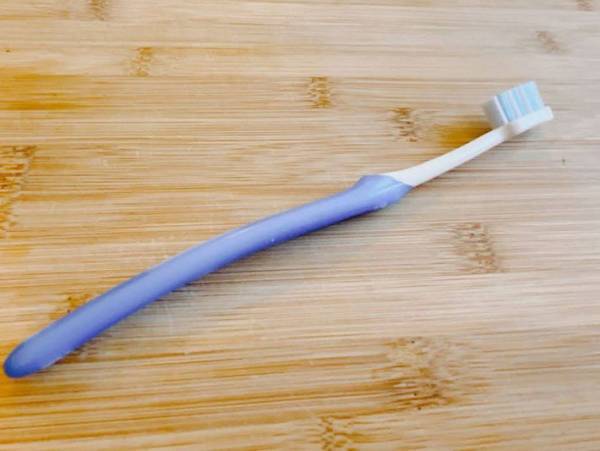 まだ糸通し使ってる？　まさかの通し方に「ビックリした」