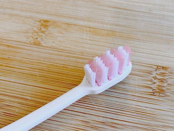 まだ糸通し使ってる？　まさかの通し方に「ビックリした」