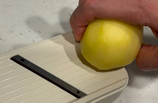 カルビーが教える『ポテトチップス』　自宅で揚げるレシピが「最高かよ」