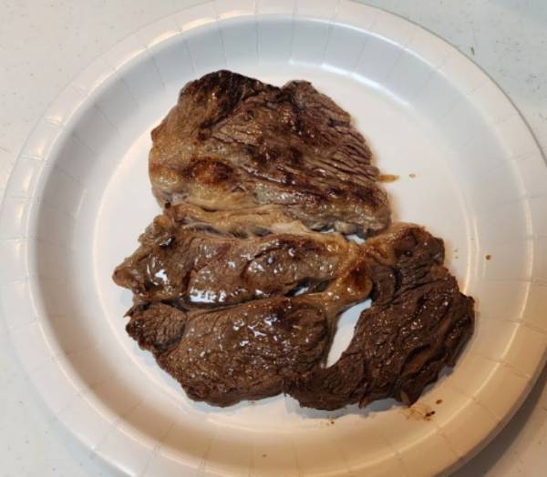 ステーキはこまめに裏返すと？　思わぬ効果に「驚いた」「絶対やる」