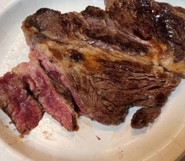 ステーキはこまめに裏返すと？　思わぬ効果に「驚いた」「絶対やる」