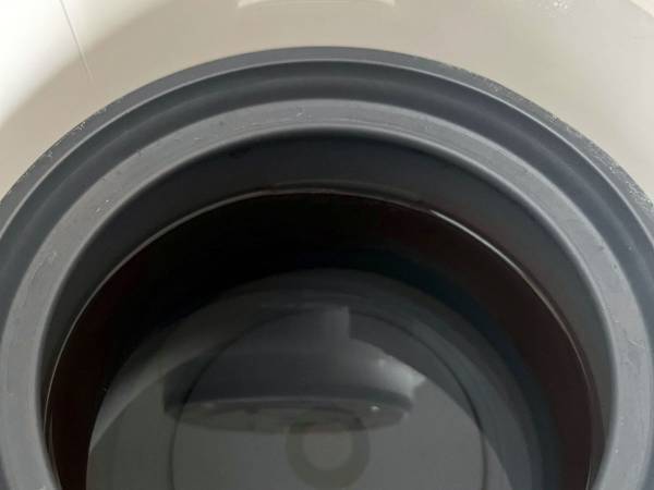 水垢びっしりの電気ポット　正しいお手入れ方法に「ためになる」