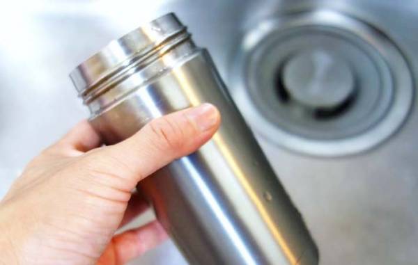 洗いにくい水筒の底　１００均のアレを入れるだけで…？