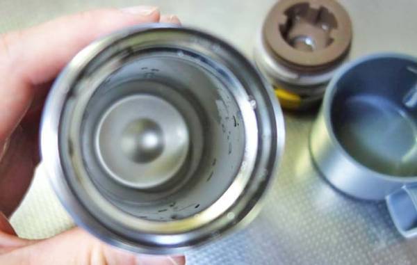 洗いにくい水筒の底　１００均のアレを入れるだけで…？