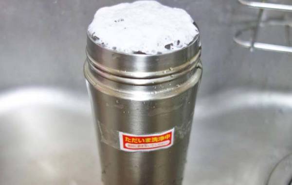 洗いにくい水筒の底　１００均のアレを入れるだけで…？