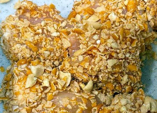 『柿の種』が衣代わりに！　ザクザク食感が「たまらない」