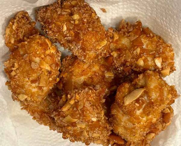 『柿の種』が衣代わりに！　ザクザク食感が「たまらない」