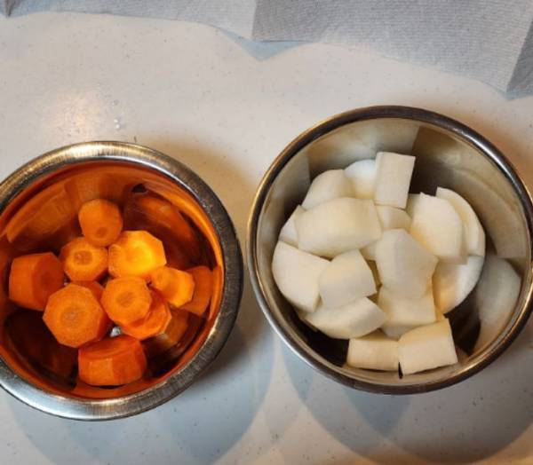 野菜の面取りが一瞬でできた！　裏技に「料理下手でも簡単」