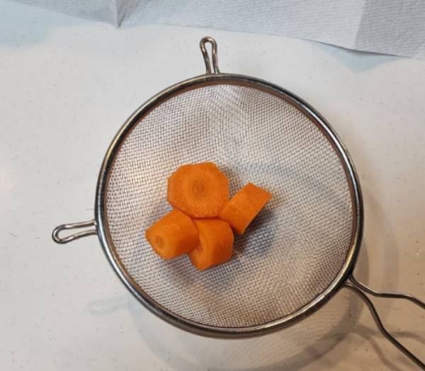 野菜の面取りが一瞬でできた！　裏技に「料理下手でも簡単」