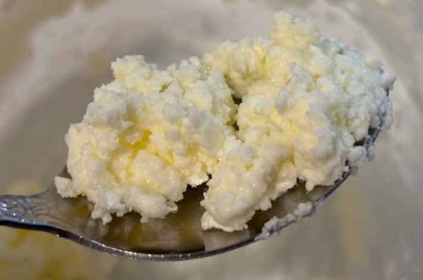 生クリームをひたすら振ると？　明治の方法に「楽しい」