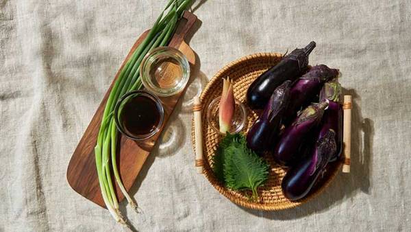 「後悔させません。ナスを６本用意してください」　スーパーのレシピに「これは無限」