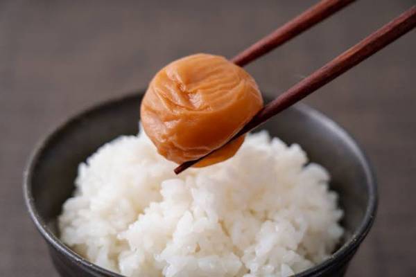 「お湯をかけてみて！」　梅干しに白い粉が付いていたら…？