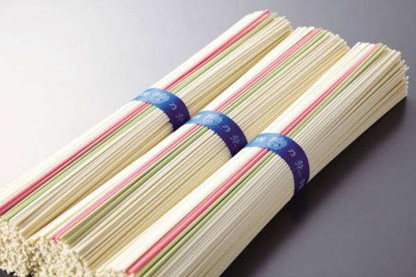 赤と緑の麺が入っている理由は？　そうめん組合の回答に「ビックリした」