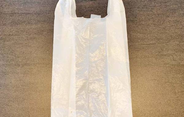 レジ袋の意外な使い道に「破れても捨てない！」「助かった」