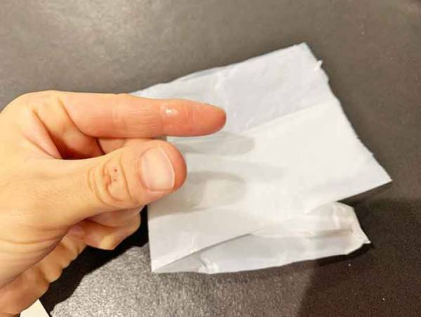 レジ袋の意外な使い道に「破れても捨てない！」「助かった」