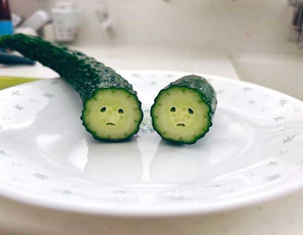 キュウリを切ったら「…え？」　写真に「ごめん」「こんなの食べられない」
