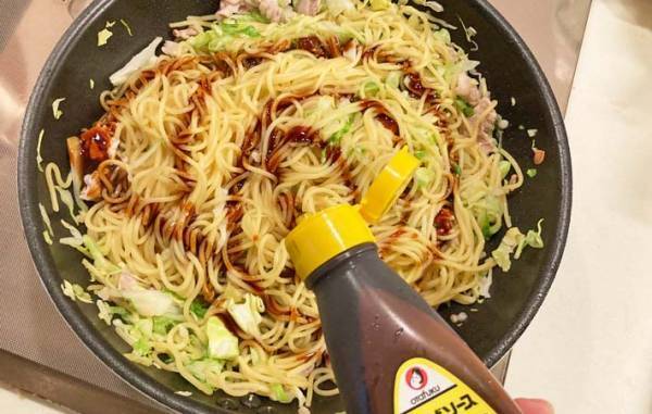 焼きそば作りのコツ、知ってる？　オタフク直伝！〇〇すれば「パラッとした」