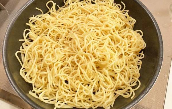焼きそば作りのコツ、知ってる？　オタフク直伝！〇〇すれば「パラッとした」