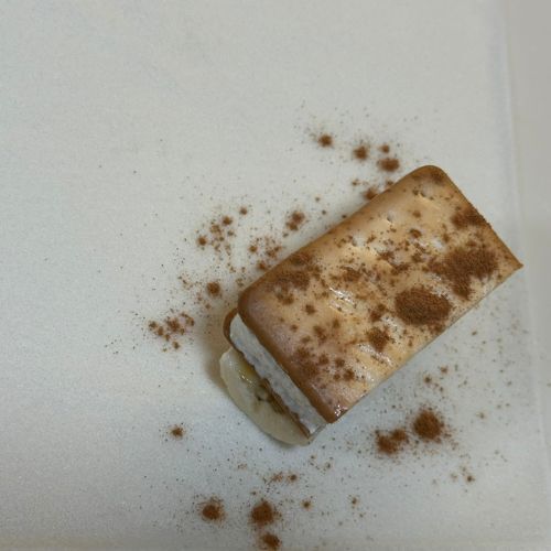 春巻きの皮で包んでから…　揚げビスケットサンドに「アレにそっくり」