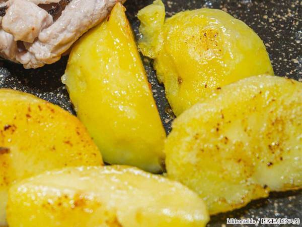 ジャガイモとバターを絡めて…　ご飯が進むレシピに「相性抜群」「やみつき」