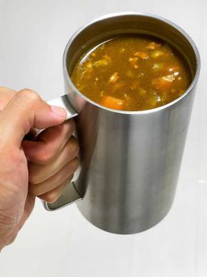 カレーの写真に「え？」　衝撃的な光景に「つ、強い…」「想像を超えてきた」