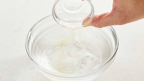 半額で買った刺身が生臭い…　料理研究家が教える対処法に「早く知りたかった！」