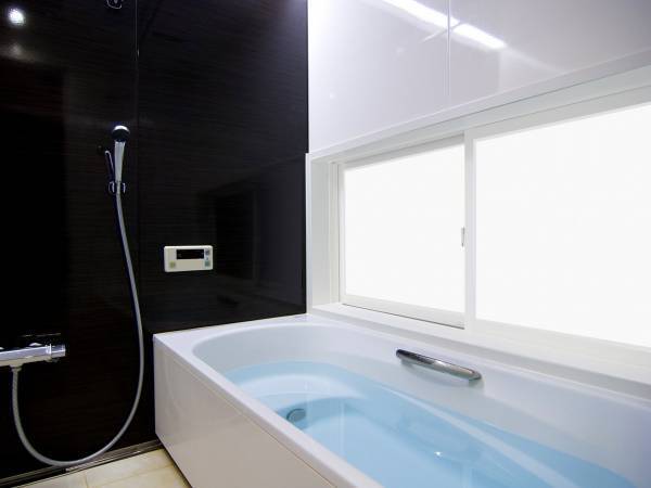 浴槽掃除の直後、カビキラーの使用はアリ？　メーカーの解説に「確認します」