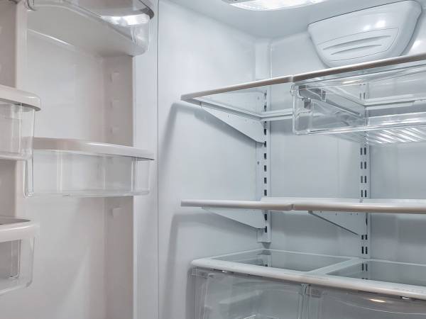 冷蔵庫掃除で「その方法はダメ」　プロの注意喚起に「やってしまった…」