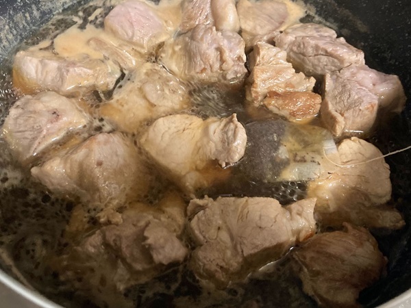 豚肉を『アレ』で煮込んだら感動の出来！　「おかわりが止まらない」