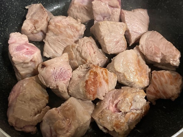 豚肉を『アレ』で煮込んだら感動の出来！　「おかわりが止まらない」