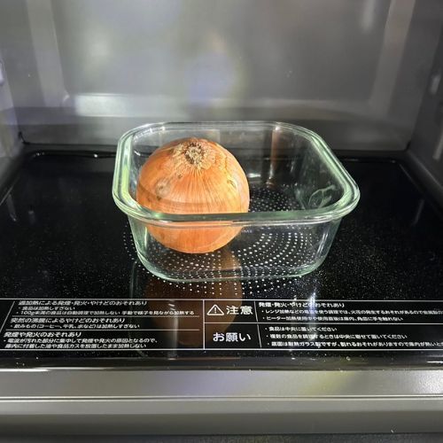タマネギをアレに浸したら…　効果に「料理が楽になる」