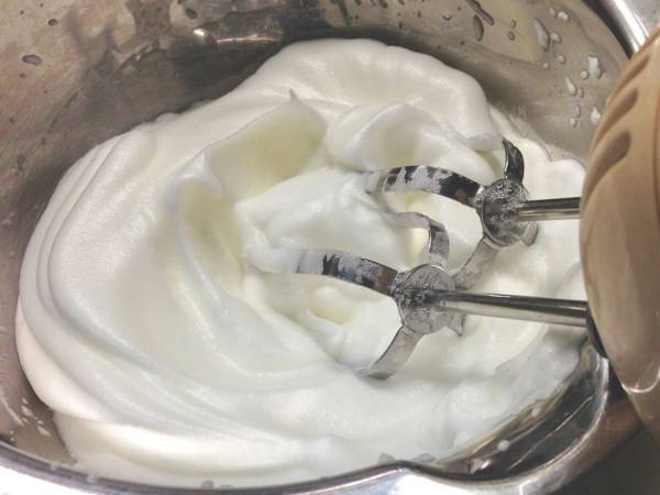 余った生クリーム、冷凍しても平気？　企業の回答に「知らなかった」