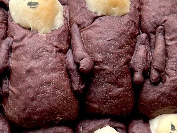 ちぎりパンの『カオナシ』　焼いてみたら…「涙流しながら笑った」