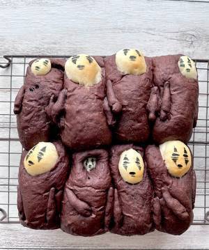 ちぎりパンの『カオナシ』　焼いてみたら…「涙流しながら笑った」