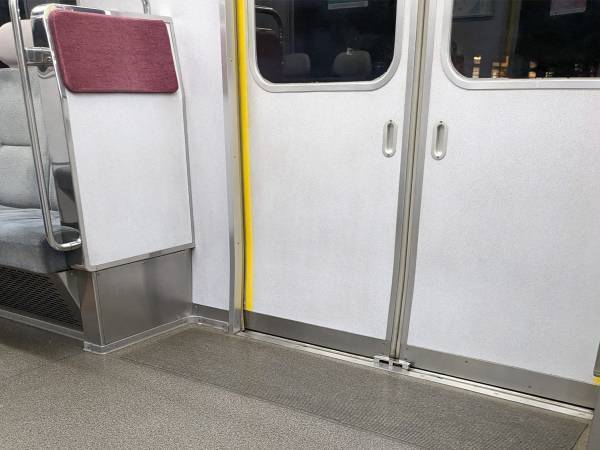 電車内で撮影された１枚に「許せませんね」　『乗客』の姿に目を疑う！