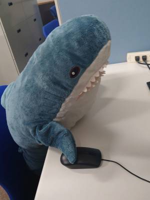 「こいつに研究任せて帰るか」　１枚の写真に「こういうのでいい」「じわじわくる」